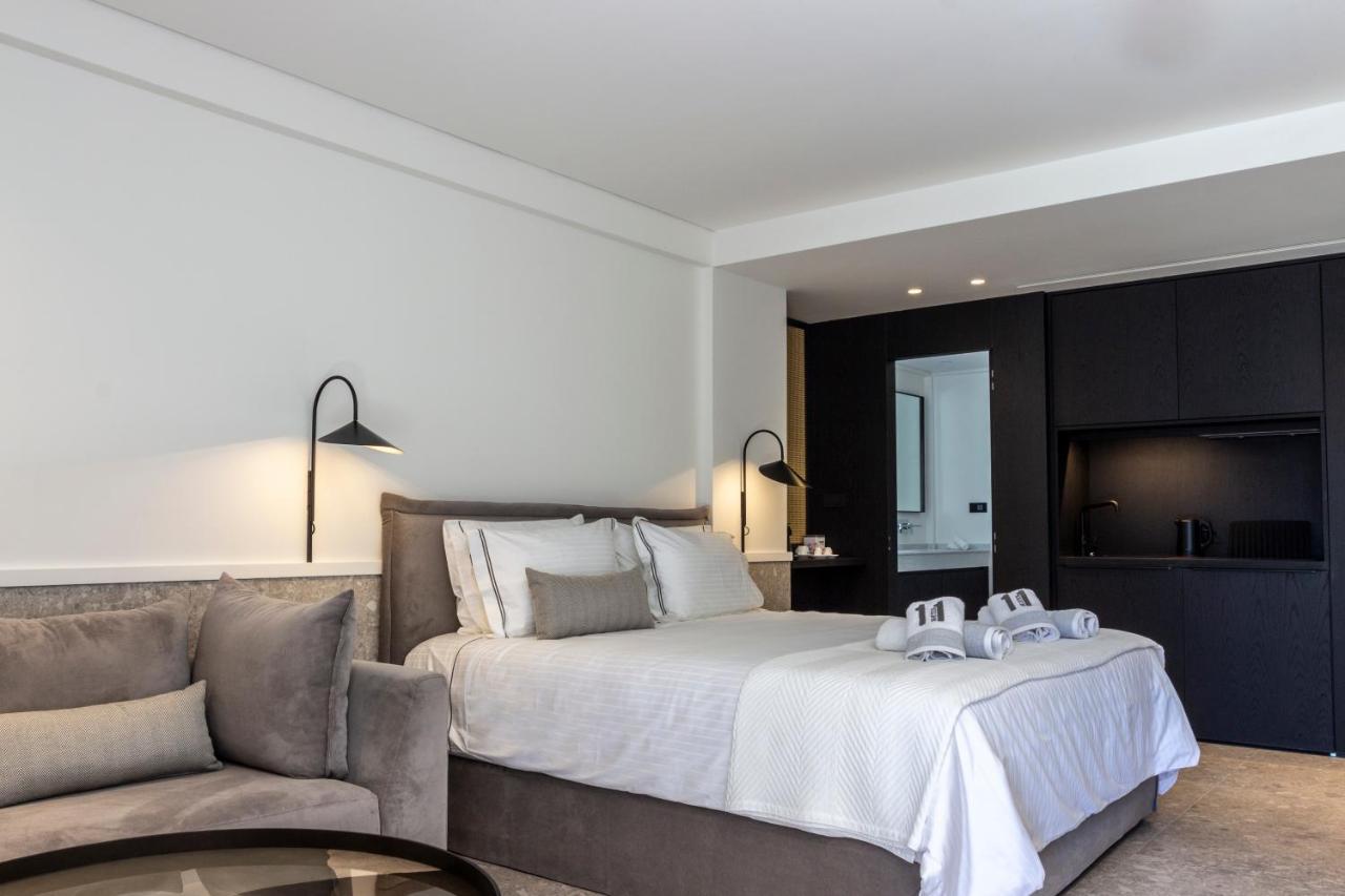 11Suites Aigio Bagian luar foto