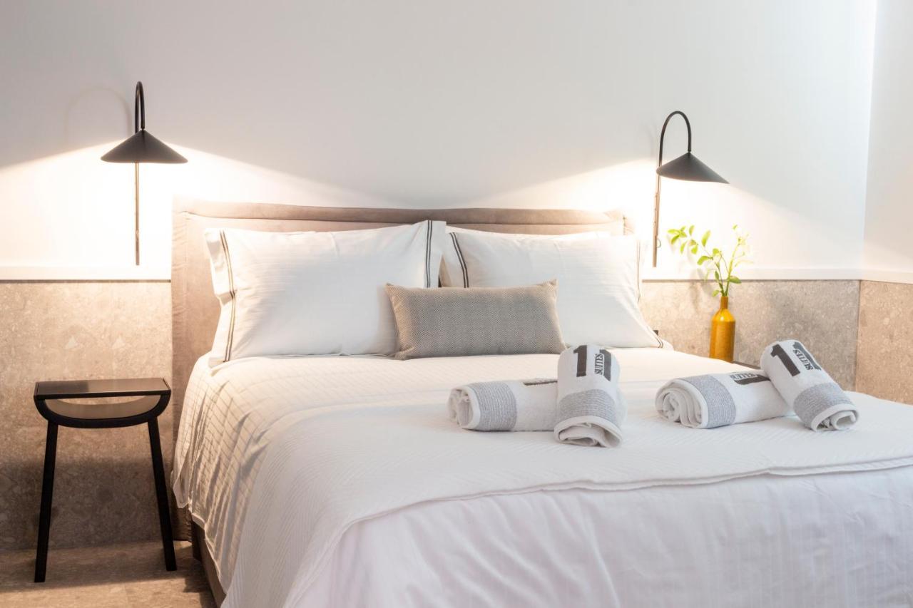 11Suites Aigio Bagian luar foto
