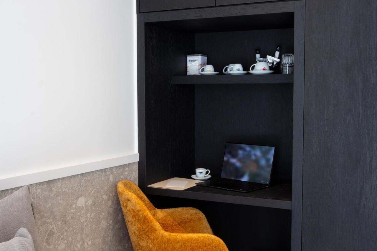 11Suites Aigio Bagian luar foto
