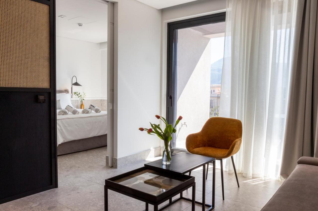 11Suites Aigio Bagian luar foto