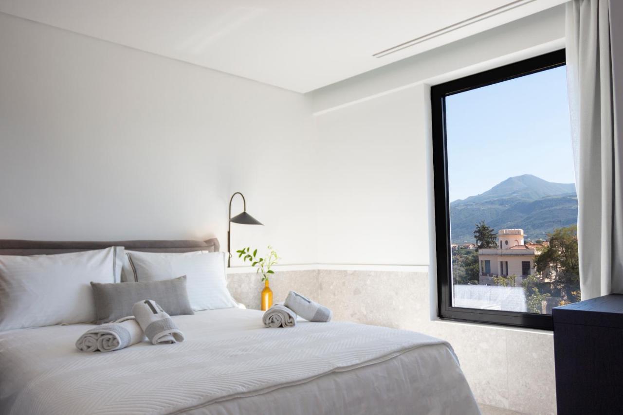 11Suites Aigio Bagian luar foto