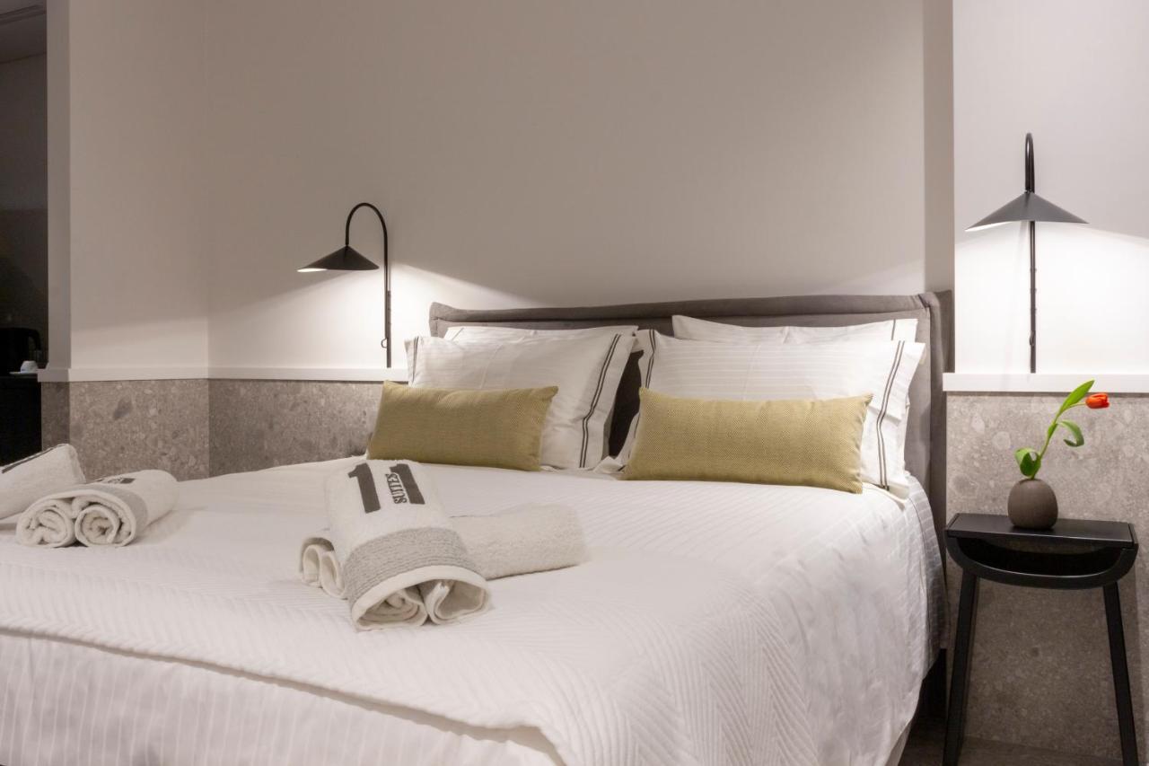 11Suites Aigio Bagian luar foto