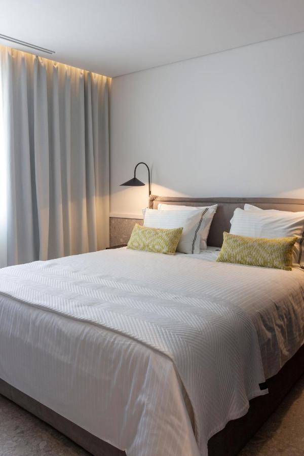 11Suites Aigio Bagian luar foto