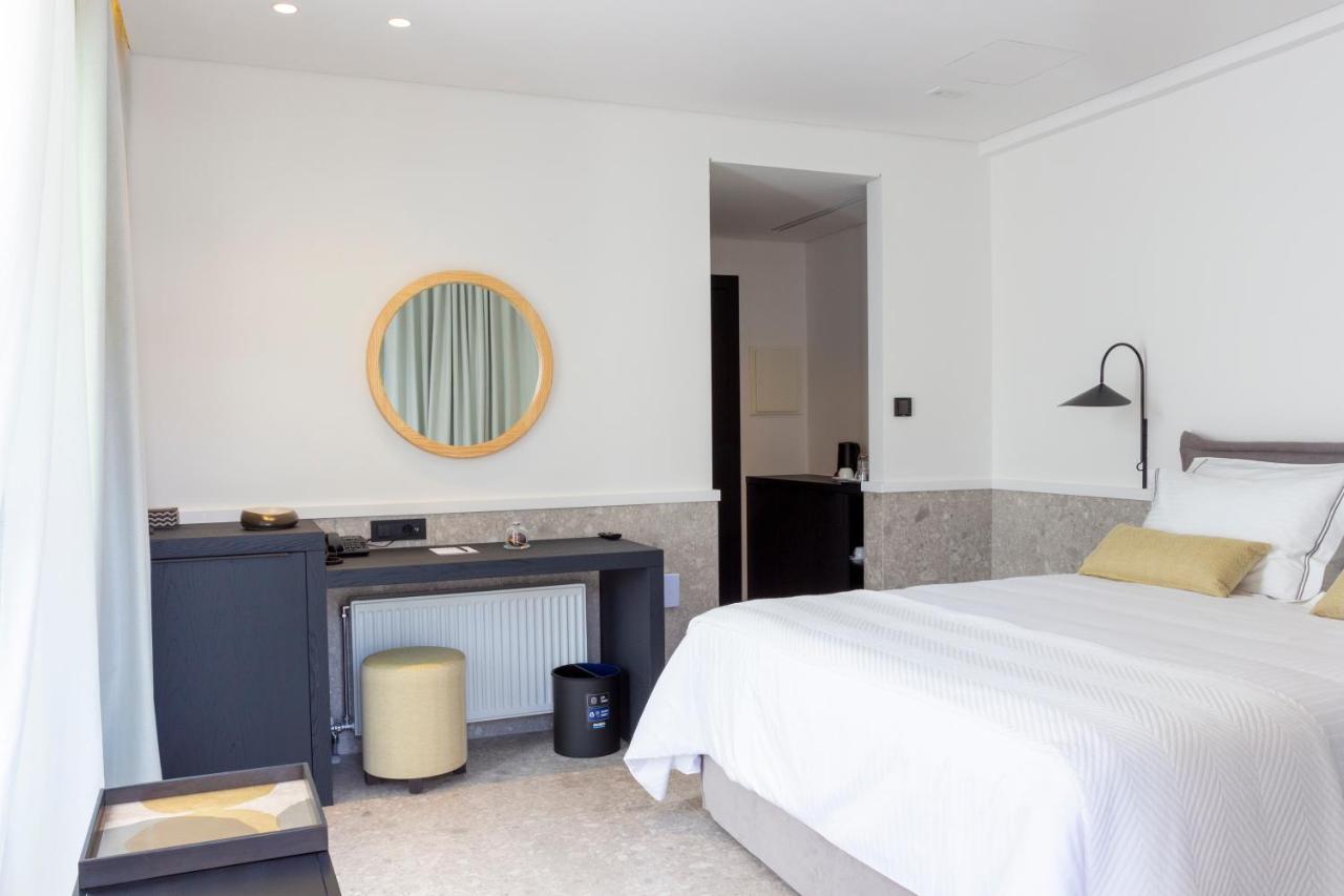 11Suites Aigio Bagian luar foto