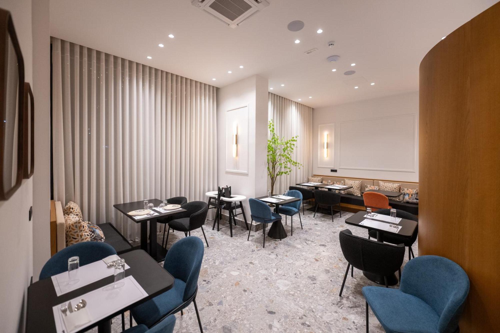 11Suites Aigio Bagian luar foto